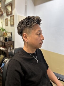 カムレイド フォー ライフ(COMRADE 4 LIFE) メッシュパーマスタイル 担当西村