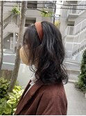 くるくるミディアムパーマスタイル