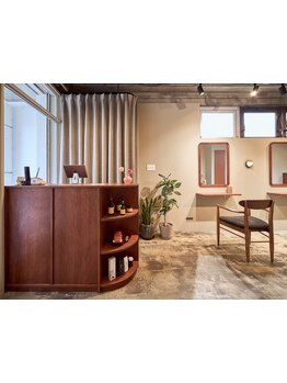 現在も東京との２拠点で活躍するスタイリストが創り上げる空間と技術をぜひ体感して下さい◎