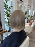 切りっぱなし外はねボブ
