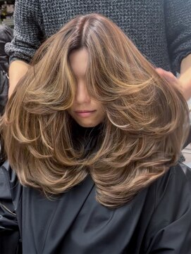 シオン(shion) 顔周りレイヤーオリーブベージュ韓国ヘアロング_ba577841