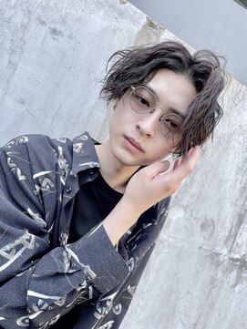 ネオリーブアイム 横浜西口店(Neolive aim) 横浜★縦落ちセンターパートスパイラルパーマ