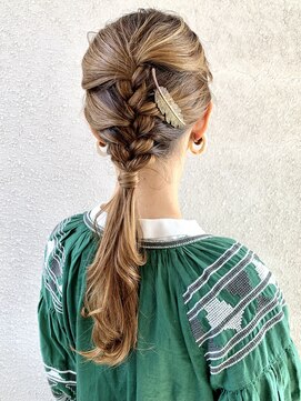 フォーク FOLK 【FOLK】毎日簡単5分間アレンジ☆似合わせ編み込みアレンジ♪