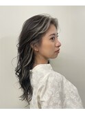 筋感のある細めハイライト外国人風オフィスで浮かないハイライト