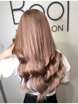 テイス 新宿(TACE) エクステピンクベージュ[ネビージュ/黒髪/小顔/新宿]