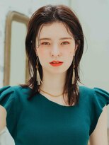 リュープリエ 笹塚(Lieu plie)&nbsp;縦長なスッキリとしたラインのミディアムウルフ