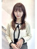 ミディアムウルフ　ハイレイヤー　くびれヘア　内巻きレイヤー