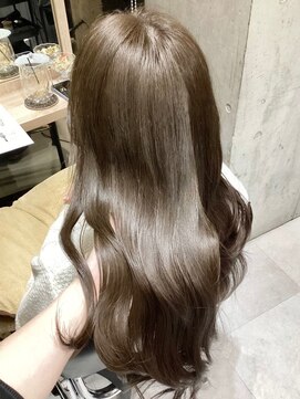 ディーエックス スリー(Dxxxx III) ミルクティーベージュ