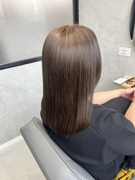 オリーブベージュ