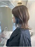ミルクティーベージュミディアム外ハネシルバーアッシュ