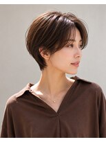 ビーワールド(B WORLD)&nbsp;髪質改善で叶う大人ショートレイヤー【藤枝/白髪ぼかし】