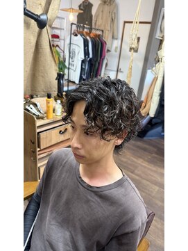 ギルド(Guild) メンズスパイラルパーマ　センターパートウルフ