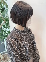 大人黒髪切りっぱなし前下がりボブ前髪あり20代30代40代髪型