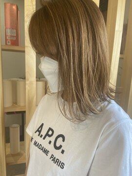 ロニ(Roni) ゆるふわミディアムヘア