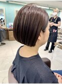白髪ぼかしハイライトのパツっとボブ