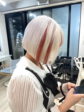 ドットハリス(.Hallis) ボブカット/切りっぱなしボブ/ハイトーンカラー/y2k/原宿/表参道