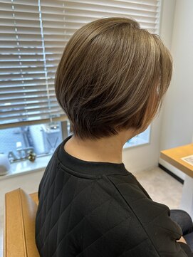 クラッシー(CLASSY) 【根元フワッと】明るめ白髪ぼかしショートボブ