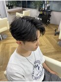 スーツ短髪ツーブロック束感黒髪シークレットパーマ流行