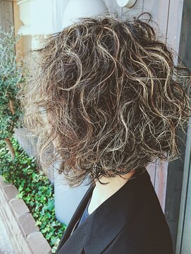 ルートヴィッヒ(Ludwig) アッシュベージュハイライトウェーブ