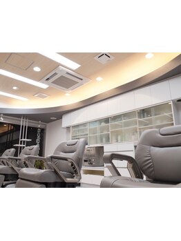 ゆったりした空間で、疲れた心と体をリフレッシュ。駅徒歩2分だから、お仕事帰りや学校帰りに通いやすい!!