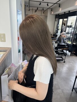 メゾン イネ(Maison INE) ハイライト × オリーブ