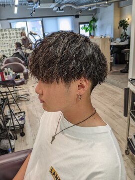 コワファーストナガサキシャンプーボーイ(COIFF1RST NAGASAKI SHAMPOO BOY) vマッシュ×縦落ちツイストパーマ