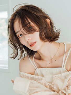 エリマバイフィフス 調布(elima by fifth) 女性らしく上品な印象を与える、レイヤーカットスタイル