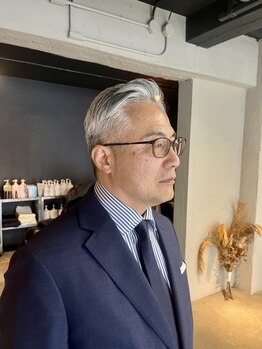 モンソ メンズ(monso men's)の写真/大人の色気を醸し出す。ダンディなメンズスタイルで、ONもOFFもワンランク上にキマる!!［メンズパーマ］