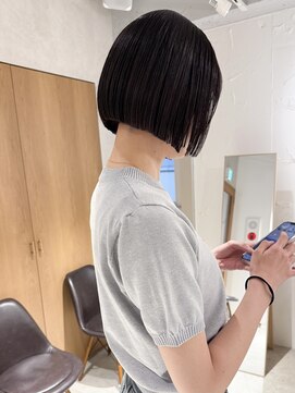 ラミエ バイ メルト 吉祥寺(lamie by melt) "久保田"切りっぱなしぱつっとミニボブ就活暗髪カラー薄めバング