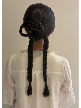 ブルートマト(BLUE TOMATO) 三つ編みアレンジ