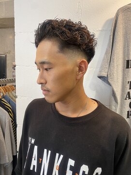 グッドプレイスアンドシング(Good Place&thing) メンズカットスキンフェードラルフカールフェードバーバー