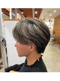 センターパート×細めハイライト
