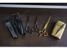 ハサミとバリカンで、男の雰囲気をしっかり整える！！