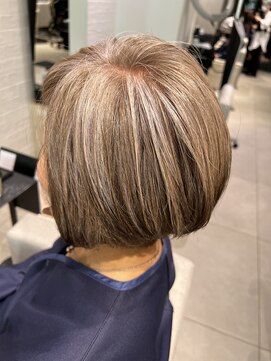 ステア ケース(stair case) 肌馴染みの良いグレージュ 白髪ぼかし 50代60代70代