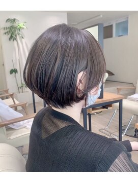 アイ(I.) 【 Ｉ. 】30代からの襟足すっきり前下がりショートボブ　川口