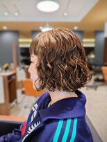 ビスポーク(BESPOKE)&nbsp;眉上ぱっつんフルバングが可愛い♪カーリーミニボブ