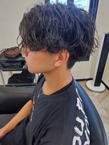 ステラ(STELLA)&nbsp;ニュアンスパーマ　緩めツイストパーマ　黒髪　メンズパーマ