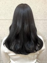 顔周りレイヤーロングウェーブヘア