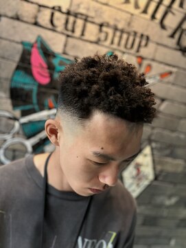 フォーコーナーズカットショップスリーセント 栄(FourCornersCutShop 3/cent) ボルサリーノパーマ