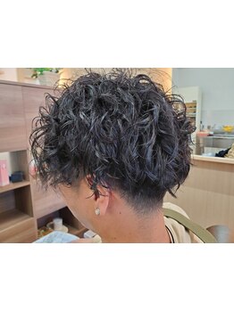 【本町通/21時まで営業】再現性が高く、扱いやすいスタイルをご提案。メンズパーマもお任せください！