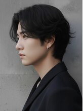 3つの特徴  1. 軽やかな毛流れと「抜け感」 2. 骨格を綺麗に見せるシルエット 3. セットが驚くほど簡単