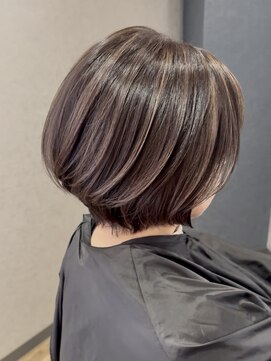 ラビマーニ 箕面店(Labimani) 【Labimani】ショートヘア×白髪ぼかしバレイヤージュ