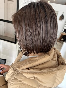 ヒュッゲプラス(hygge+) ショコラベージュ3Dカラー×艶ボブ