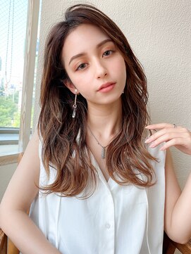 アフロート ディル(AFLOAT D'L) 大人かわいい ヨシンモリ グレーべージュ 外ハネ くびれヘア