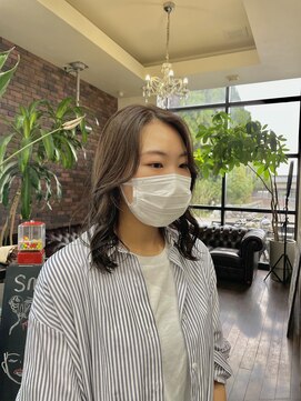 アールトゥーヘアー(art To Hair) センターパート/ミディアムヘア/アッシュブルー