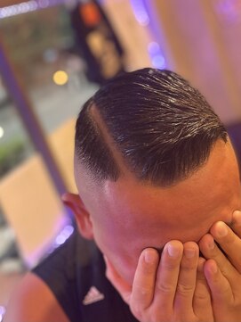 トウキョウ ゴブ(GOB) サイドパートスキンフェード