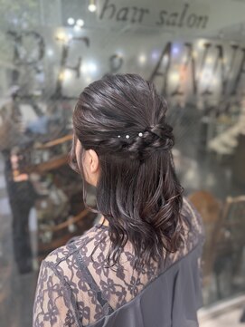 バイブアンドアネックス(VIBE & ANNEX) ハーフアップアレンジ