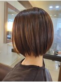 丸み×くびれで“首が細く見える”大人ショート