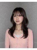 暗髪でも映える大人可愛いハッシュカット