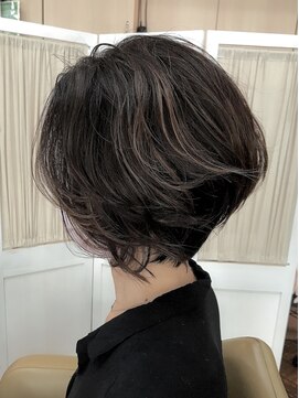 ヘアカフェ コトノハ(hair cafe Kotonoha) 【コトノハ】20代30代40代絶壁解消 ハイライト前髪なしショート